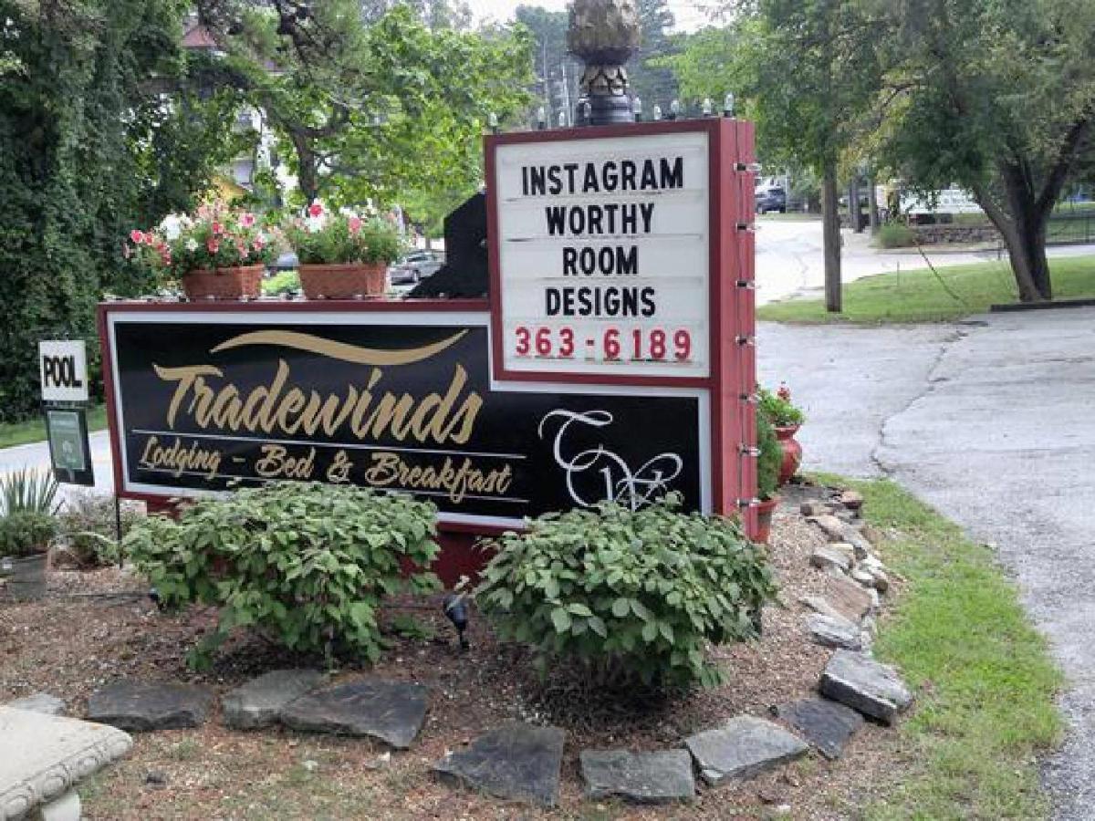 Tradewinds Lodging Юрика Спрингс Экстерьер фото